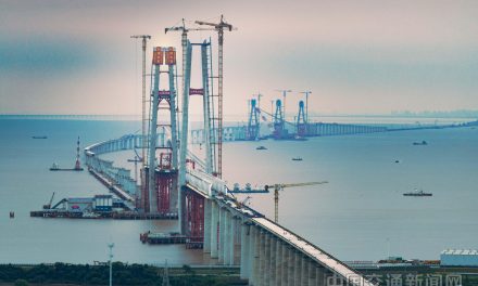 高铁动态：通苏嘉甬高铁杭州湾跨海铁路大桥北航道桥9号主塔顺利封顶