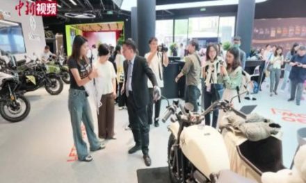 铁路技术：格尔木站15分钟完成格拉段全列吸污作业