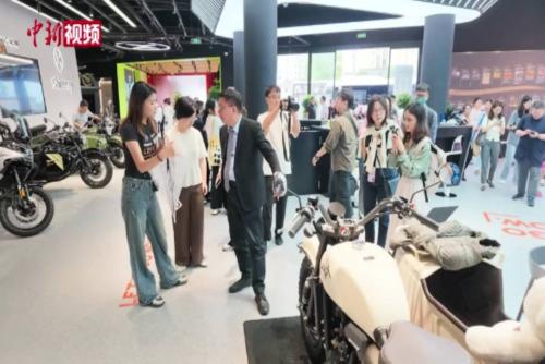 青藏铁路污物“零排放”：高原列车“清道夫”15分钟高效吸污