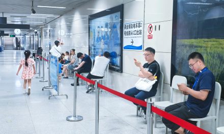 地铁轻轨：158座车站设纳凉区重庆轨交更便民